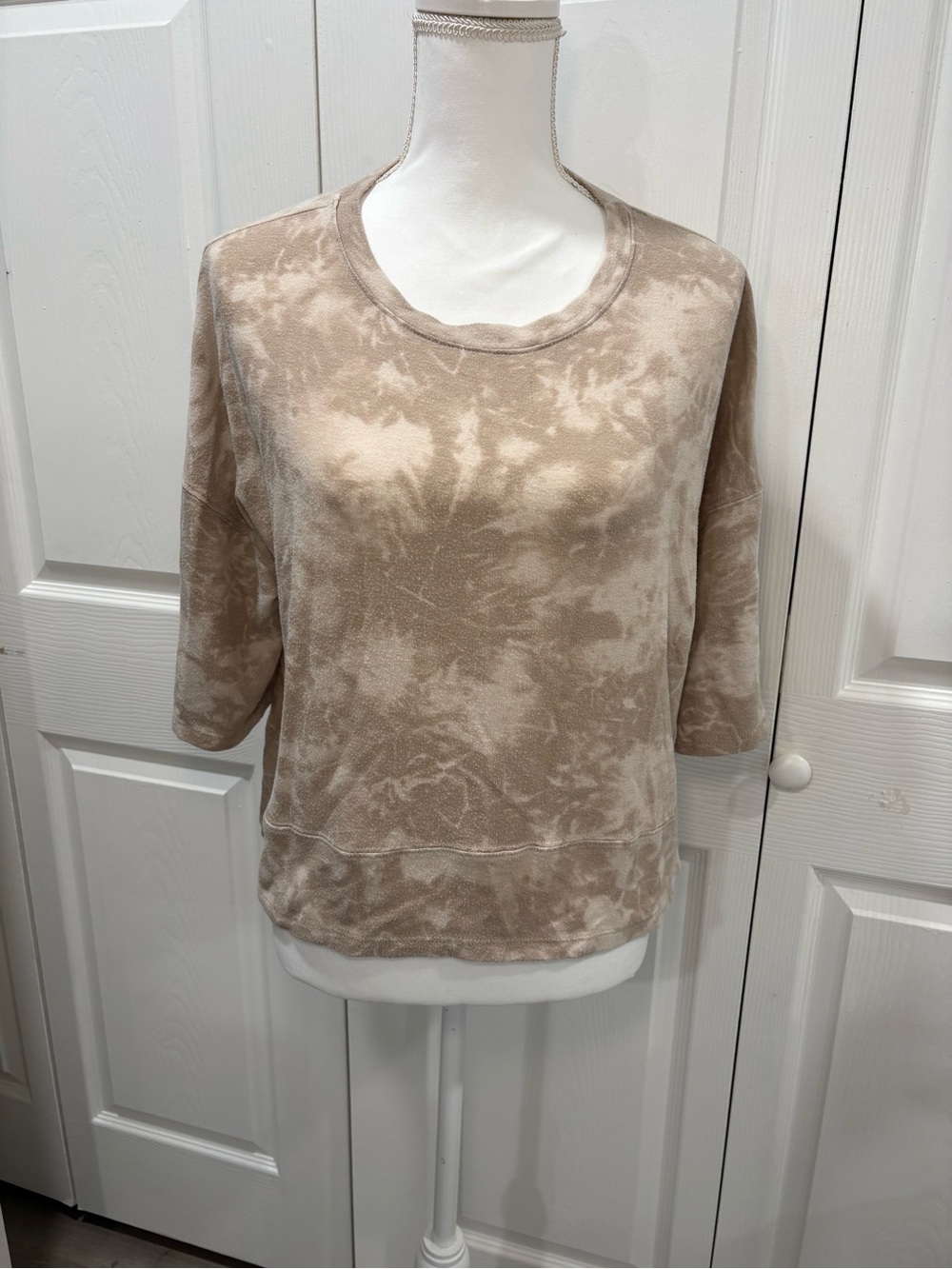 Gilli Beige Tie-Dye Short Sleeve Pullover